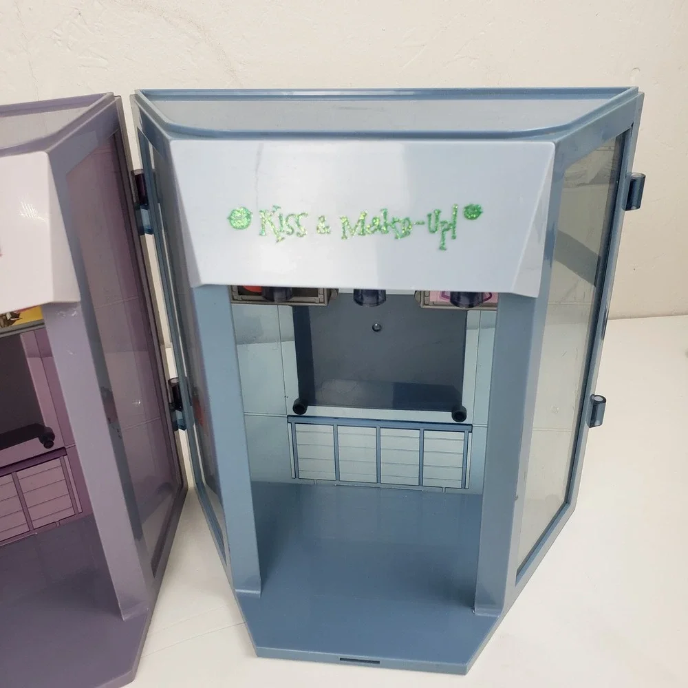 Lil Bratz Fashion Mall Playset Funk Out, Kiss & Make Up, Fashion Friend-z 2003
